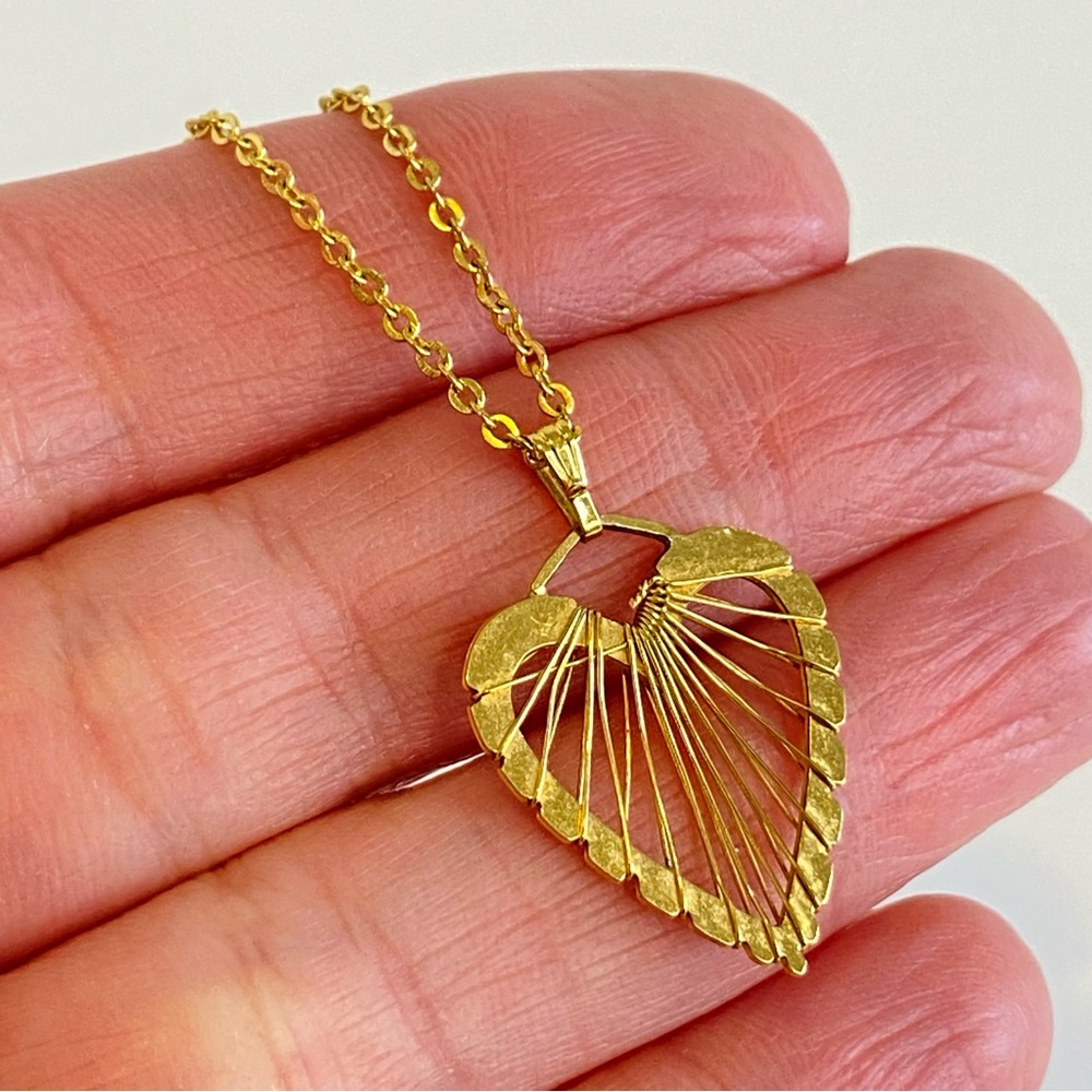 Vintage Gold Tone Wire Wrapped Heart Pendant Necklace‎ 18" Cable Chain Dainty